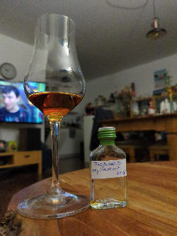 Photo of the rum La Reunion 19 taken from user crazyforgoodbooze