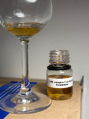 Photo of the rum Limited Batch Series Jamaica taken from user Johannes