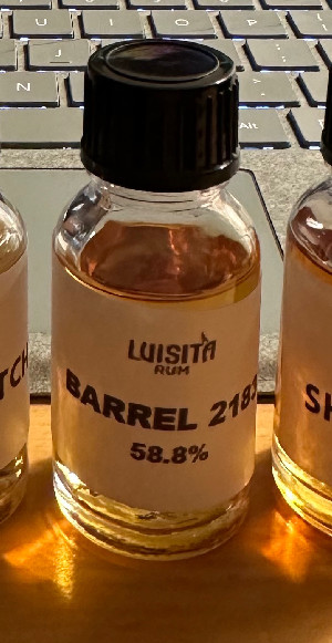 Photo of the rum Luisita Single Barrel Single Estate taken from user Alex1981