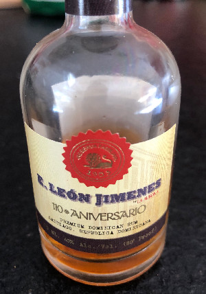 Photo of the rum E. Leon Jimenes 110 Aniversario taken from user cigares 