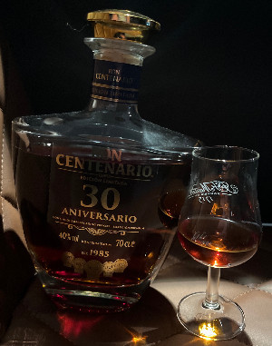 Photo of the rum Centenario Fundación 30 Años Edicion Limitada taken from user BTHHo 🥃