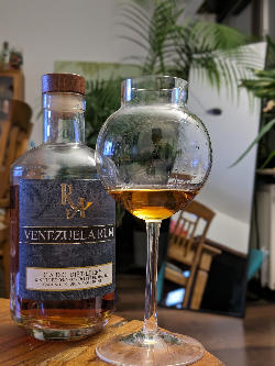 Photo of the rum Rum Artesanal Venezuela Rum taken from user crazyforgoodbooze