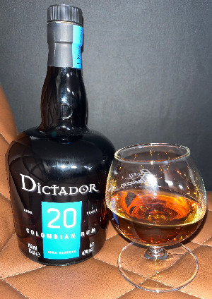 Photo of the rum Dictador 20 Years taken from user BTHHo 🥃