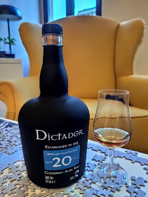 Photo of the rum Dictador 20 Years taken from user kudzey