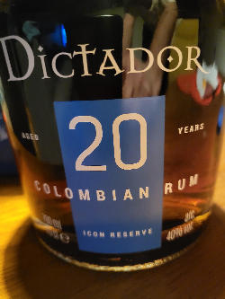 Photo of the rum Dictador 20 Years taken from user zabo