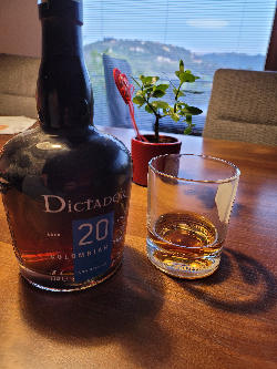 Photo of the rum Dictador 20 Years taken from user LukaŽiga