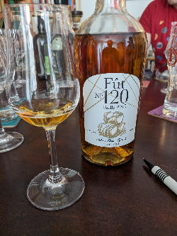 Photo of the rum Fût No. 120 Rhum Vieux Agricole taken from user Artur Schönhütte