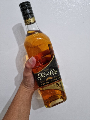 Photo of the rum Flor de Caña 5 Años Añejo Clasico taken from user r___n___