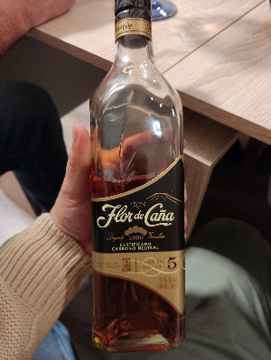 Photo of the rum Flor de Caña 5 Años Añejo Clasico taken from user Pablo Ron