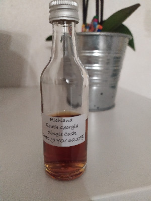 Photo of the rum Single Estate Old South Georgia Rum (Romhatten Cask #2) taken from user Rodolphe