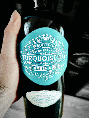 Photo of the rum Signature Island Turquoise Bay Amber Rum taken from user The little dRUMmer boy AkA rum_sk