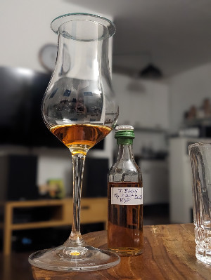 Photo of the rum Brut de fût taken from user crazyforgoodbooze
