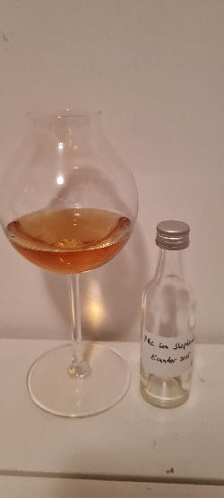 Photo of the rum  taken from user Alex Kunath