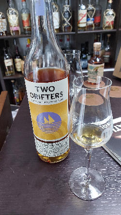 Photo of the rum Two Drifters Signature Rum taken from user Leo Tomczak