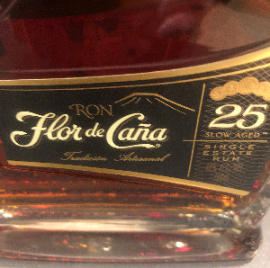 Photo of the rum Flor de Caña 25 Años taken from user cigares 