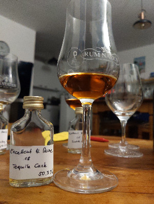Photo of the rum Singold Gold Edition taken from user crazyforgoodbooze
