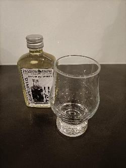 Photo of the rum Easy Peasy Series (Exotic Blended Rum) taken from user BnBrt