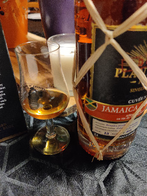 Photo of the rum Plantation Cuvée Rum Addict Nr. 2 <>H taken from user Vincent D