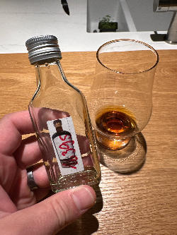 Photo of the rum No. 34 (TAST'TOE) REV taken from user Filip Šikula