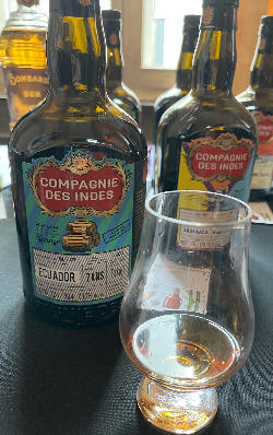 Photo of the rum Ecuador (Premium Spirits) taken from user w00tAN