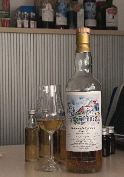 Photo of the rum Colours of Singapore Monymusk (Pure Jamaican Rum) taken from user Alex1981