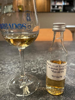 Photo of the rum Colours of Singapore Monymusk (Pure Jamaican Rum) taken from user Jarek