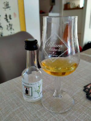 Photo of the rum Genesis vieux taken from user Djehey
