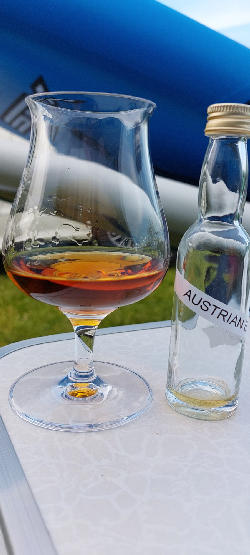 Photo of the rum Austrian Empire Navy Rum Reserva 1863 taken from user Michael Schillheim