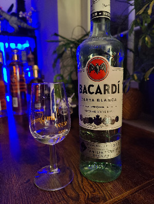 Photo of the rum Carta Blanca taken from user Gin & Bricks