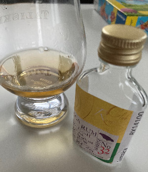 Photo of the rum Rumclub Private Selection Ed. 32 C<>H taken from user Johnny Rumcask