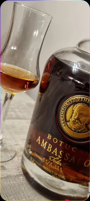 Photo of the rum Diplomático / Botucal Ambassador Selection taken from user Stefan Bogatzki