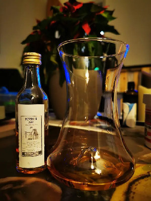 Photo of the rum EMB taken from user Kevin Sorensen 🇩🇰