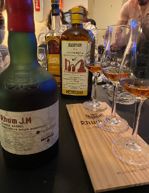 Photo of the rum 21 years taken from user Lawich Lowaine
