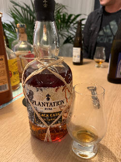 Photo of the rum Plantation Black Cask Barbados & Guatemala taken from user Oli Dekrell