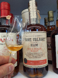 Photo of the rum Cane Island Five Icon Blend taken from user crazyforgoodbooze