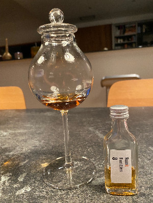 Photo of the rum UPM taken from user Jarek