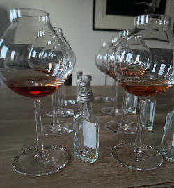 Photo of the rum Anniversary Cuvée <>H taken from user DomM