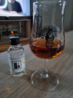 Photo of the rum HSE The Beauty and the Beast Finish Kilchoman taken from user Morgan Garet