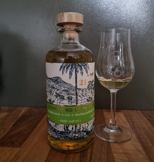 Photo of the rum For Tara Spirits LPS taken from user SaibotZtar 