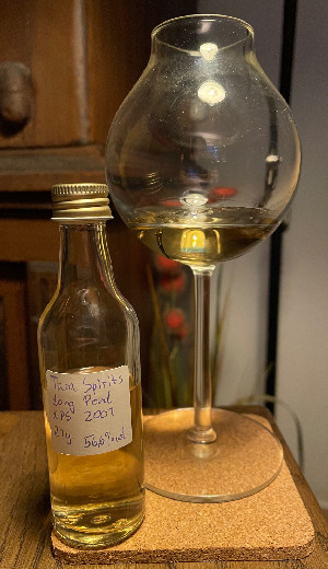 Photo of the rum For Tara Spirits LPS taken from user Frank
