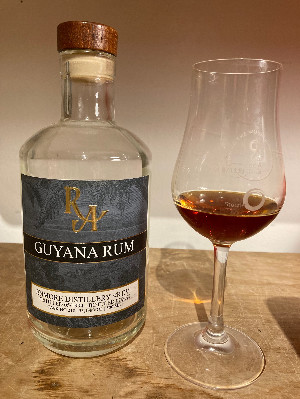 Photo of the rum Rum Artesanal Guyana Rum REV taken from user Johannes