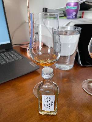 Photo of the rum Rum Sponge No. 17 ITP taken from user Adrian Wahl