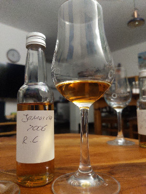 Photo of the rum The Royal Cane Cask Company Jamaica 2006 taken from user crazyforgoodbooze