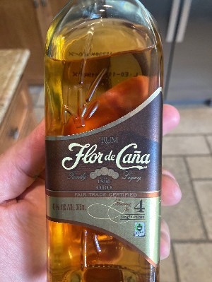 Photo of the rum Flor de Caña 4 Años Añejo Oro taken from user Anton Krioukov