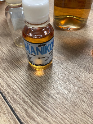 Photo of the rum Manikou Small Batch Blend Le Classic (50cl) taken from user TheRhumhoe