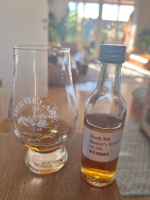 Photo of the rum Black Tot Rum Master Blender’s Reserve 2023 taken from user Serge