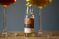 Photo of the rum Rum Artesanal JMC Distillery C<>H taken from user Zucker und Zeste