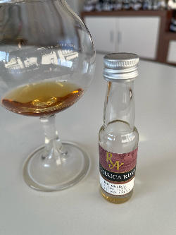 Photo of the rum Rum Artesanal JMC Distillery C<>H taken from user Thunderbird