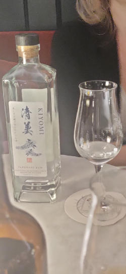 Photo of the rum Kiyomi White Rum taken from user Vincent D
