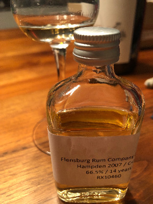 Photo of the rum Flensburg Rum Company Jamaica JMC C<>H taken from user Tschusikowsky